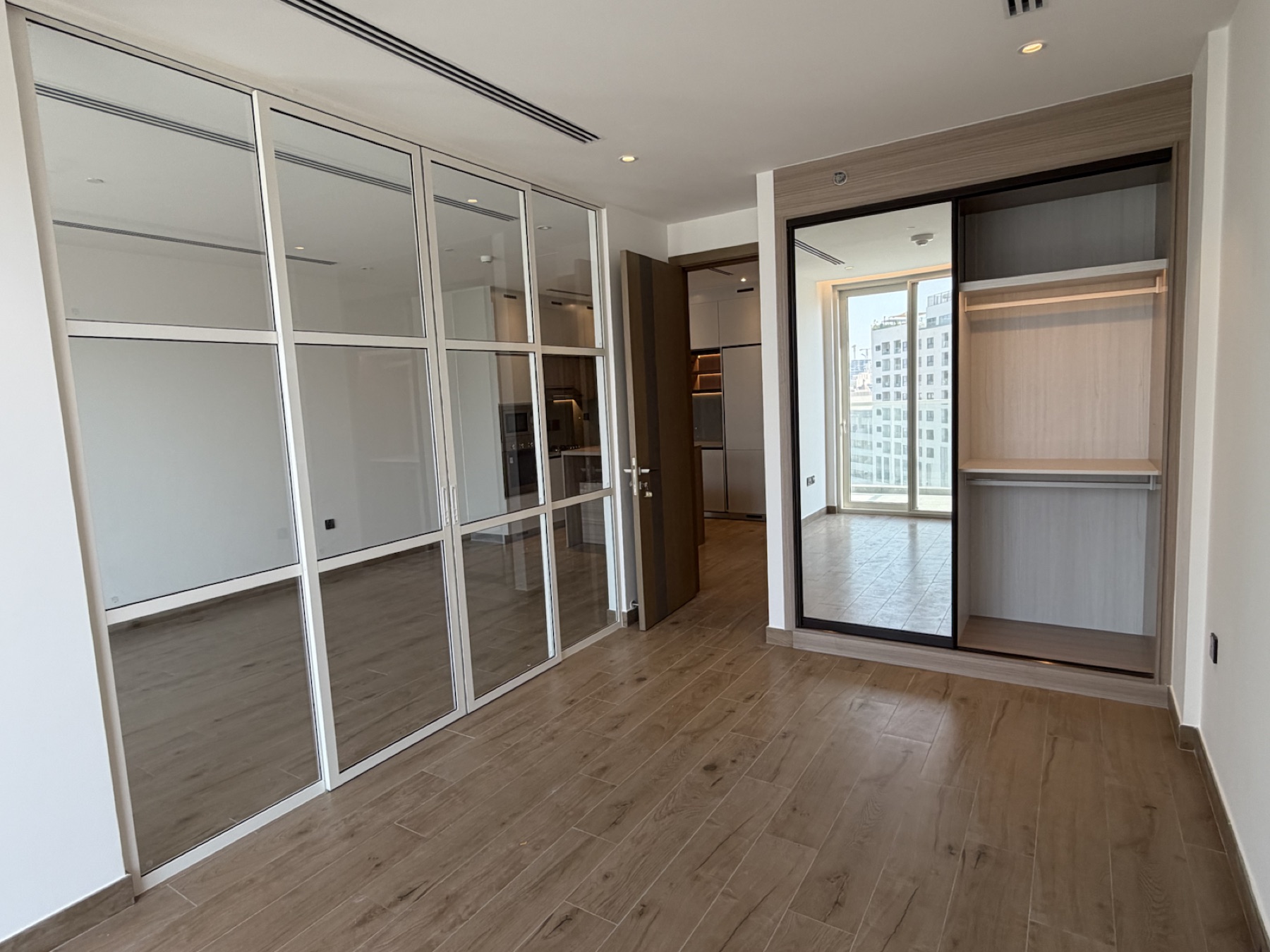 Schlafzimmer mit Einbauschränken