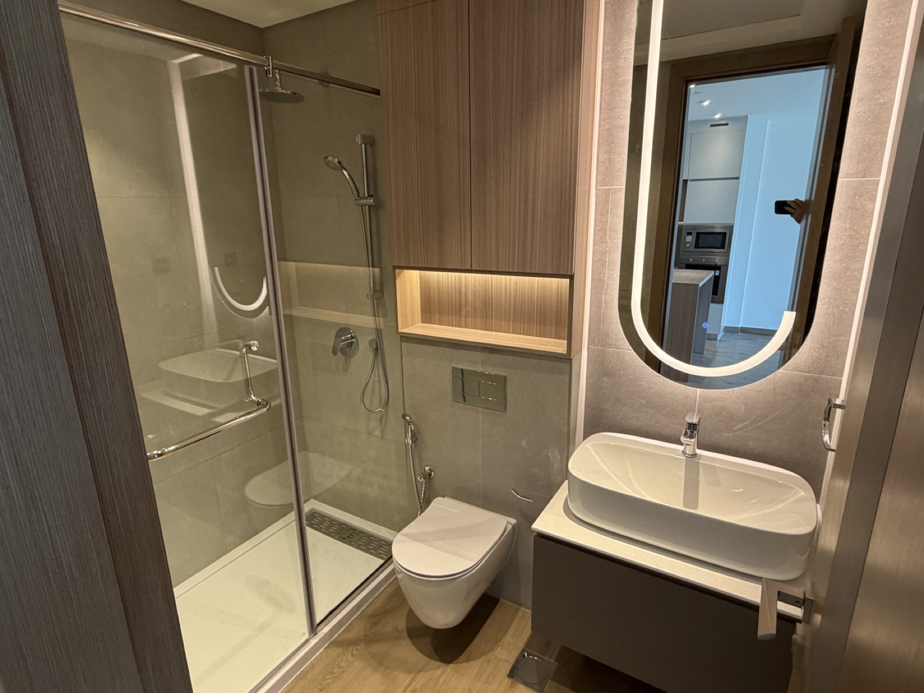 Modernes Badezimmer in Haven Gardens